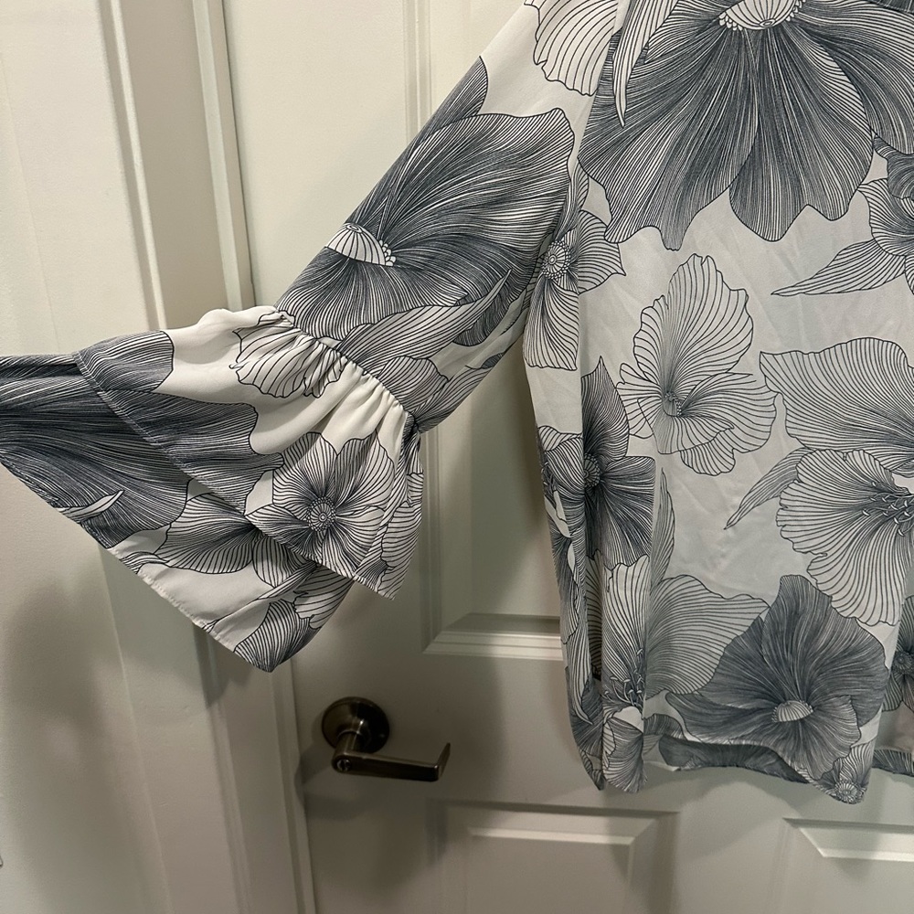 Loft Blouse - Picture 2 of 4